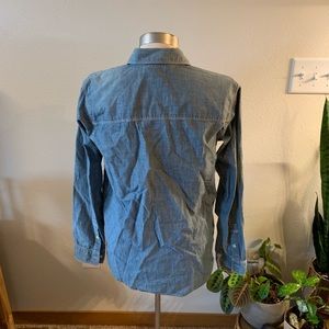 Madewell Tops - Madewell denim button down top Madewell Tops - Madewell denim button down top